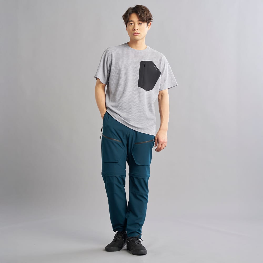 ブラック