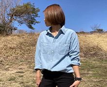 コーデしやすいシンプルなシャツも、ワークマンなら980円！